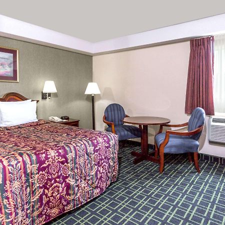 Days Inn By Wyndham Dumfries Quantico Esterno foto